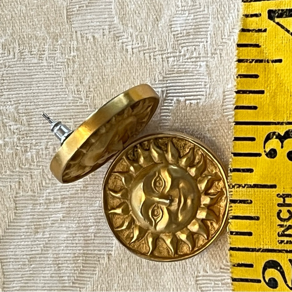 Vintage 1990s smiling sun face goldtone pierced earrings - Picture 7 of 9